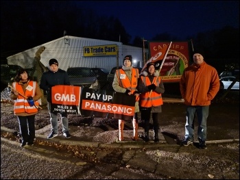 Panasonic picket 22 November, photo Dave Reid