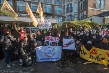 Sage picket line, photo UVW