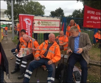 Dave Nellist on the picket line with Birmingham bin workers