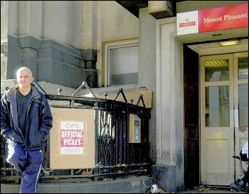 Postal workers on strike in 2007, photo Paul Mattsson
