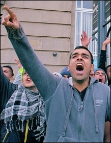 Chanting against the far right EDL in Bradford, photo Paul Mattsson