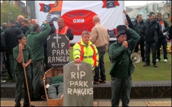 Hull Park rangers protest, photo Hull Socialist Party Hull Park rangers protest, photo Hull Socialist Party
