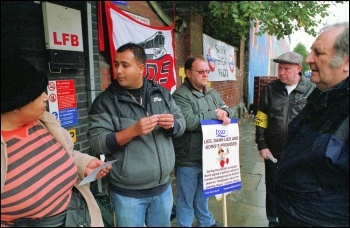 Tube strike: RMT strikers picket the London Underground, photo Paul Mattsson