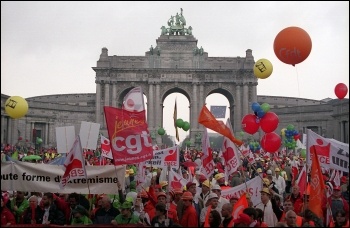 100,000 demonstrate in Brussels against European governments’ savage cuts, photo Paul Mattsson