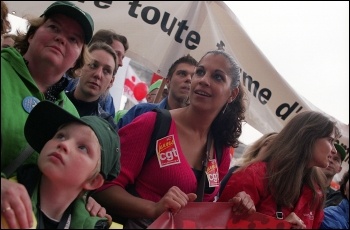 100,000 demonstrate in Brussels against European governments’ savage cuts, photo Paul Mattsson