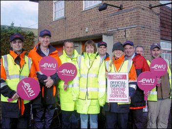 Postal workers on strike, photo Socialist Party