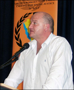 Bob Crow, RMT General Secretary, addresses the National Shop Stewards Network conference July 2007, photo Dave Carr
