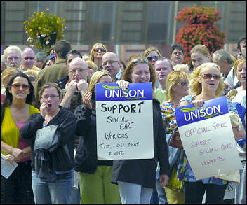 Glasgow Social Workers on strike , photo Duncan Brown