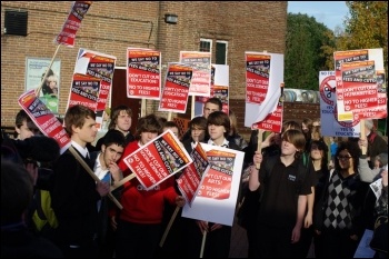 Southampton Protest against Education Cuts: school students walk out, photo Spiky Rob Southampton Protest against Education Cuts: school students walk out, photo Spiky Rob