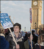 Students besiege parliament protesting against tuition fees and the abolition of the EMA, photo by Suzanne Beishon
