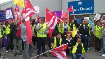 Southampton refuse workers strike, 23.5.11, photo Southampton SP