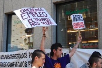 Madrid: Spain’s town squares filled with tens of thousands of indignados (angry people), mainly youth, in protest at the anti-social consensus of both PSOE and the PP , photo Sarah Wrack