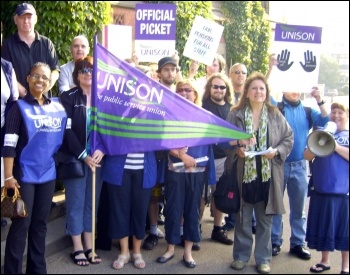 University staff strike in Sheffield to save pensions, photo Yorkshire Socialist Party University staff strike in Sheffield to save pensions, photo Yorkshire Socialist Party