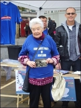 Gloria Findlay holding photo of 1936 Jarrow marchers, Trafalgar Square, 5.11.11, photo  Socialist Party