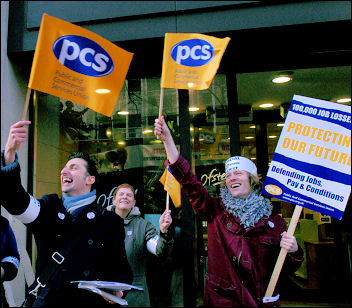 PCS workers on strike, photo Paul Mattsson
