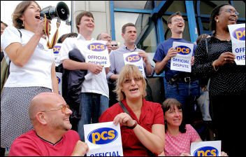 PCS workers on strike. Mark Serwotka, (top row, third from left) joins strikers, photo Paul Mattsson