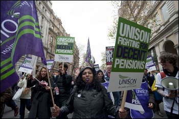 Strikers in London, 30.11.11, photo Paul Mattsson