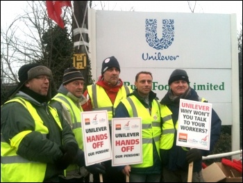 Unilever strikers on the picket line at Purfleet, photo by Ben Robinson