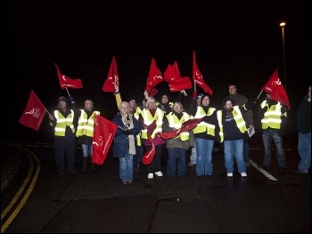Unilever strike, Crumlin plant in south Wales, 6.30am on 26.1.12, photo by Caerphilly Socialist Party