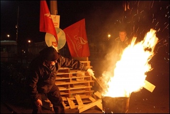 MMP picket line, Bootle, March 2012, photo by Stillshooter