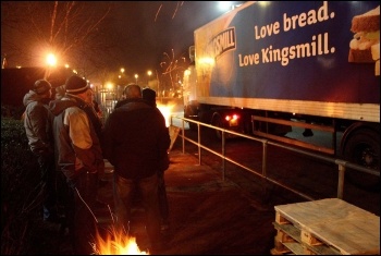 MMP picket line, Bootle, March 2012, photo by Stillshooter
