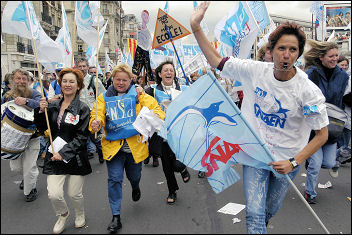 French workers demonstrate in 2003, photo Paul Mattsson