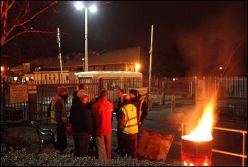 MMP picket line, Bootle, March 2012, photo by Stillshooter