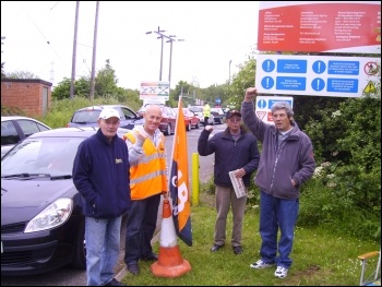 Sheffield recycling workers on indefinite strike action, photo Alistair Tice