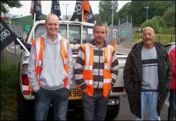 Sheffield recycling workers on indefinite strike action, photo Alistair Tice