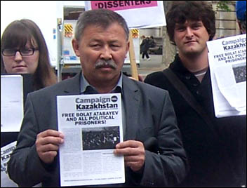 Esenbek Ukteshbayev, (centre) president of the independent trade union Zhanartu, during his recent visit to London, photo Dave Carr 