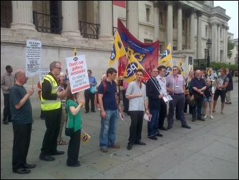 National Gallery workers strike, 27.7.12, photo by Kevin Parlsow