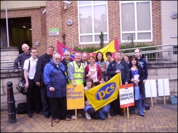 Sheffield Jobcentre call centre pickets, 13.8.12, photo by Alistair Tice