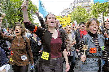 French workers demonstrate in 2003, photo Paul Mattsson