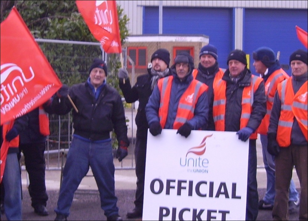 Tesco drivers successfully blockade distribution centre Socialist Party