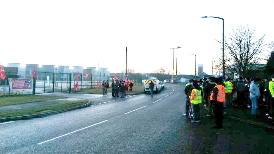 Bin workers strike against draconian management Socialist Party