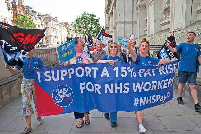 NHS workers protest demanding a 15% pay rise. Photo: Paul Mattsson