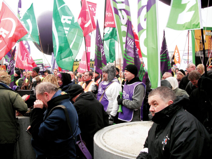 Hundreds of thousands join the public sector strike in 2011