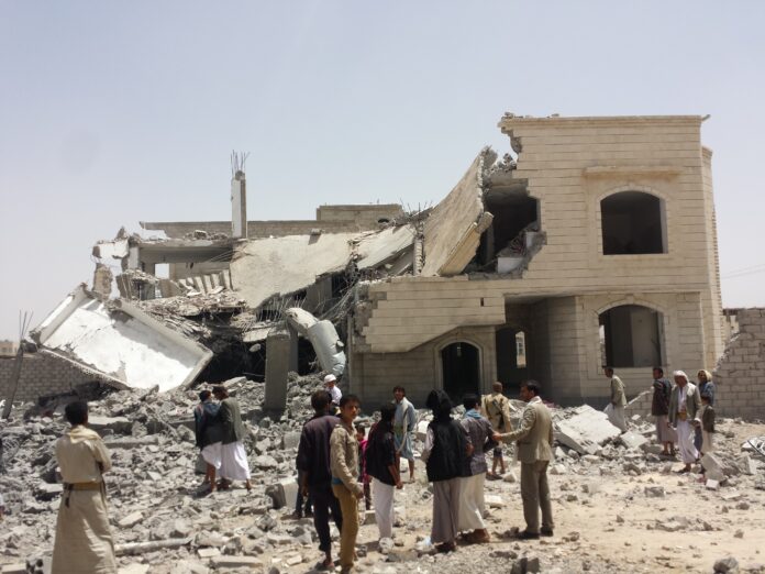Destroyed_house_in_the_south_of_Sanaa_12-6-2015-3 Over 150,000 people, among them tens of thousands of civilians, have been killed in the Yemen war, including the Saudi-led bombing campaign. Photo: Wikipedia/CC