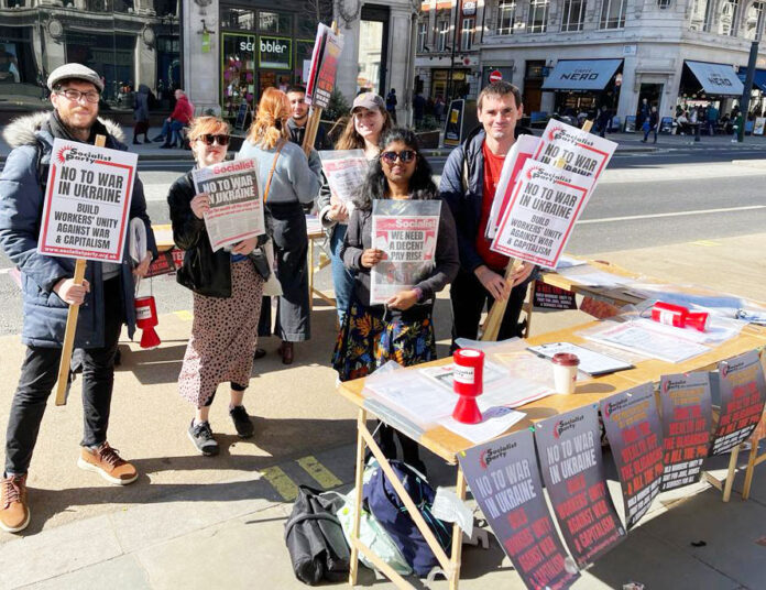 Socialist Party members protesting against the war in Ukraine