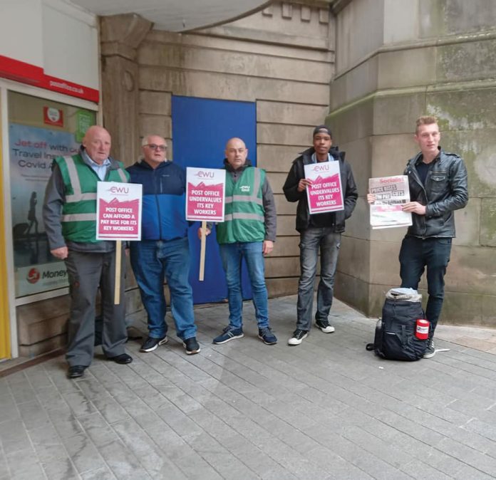 Post Office workers on strike. Photo Birmingham Socialist Party Post Office workers on strike. Photo Birmingham Socialist Party
