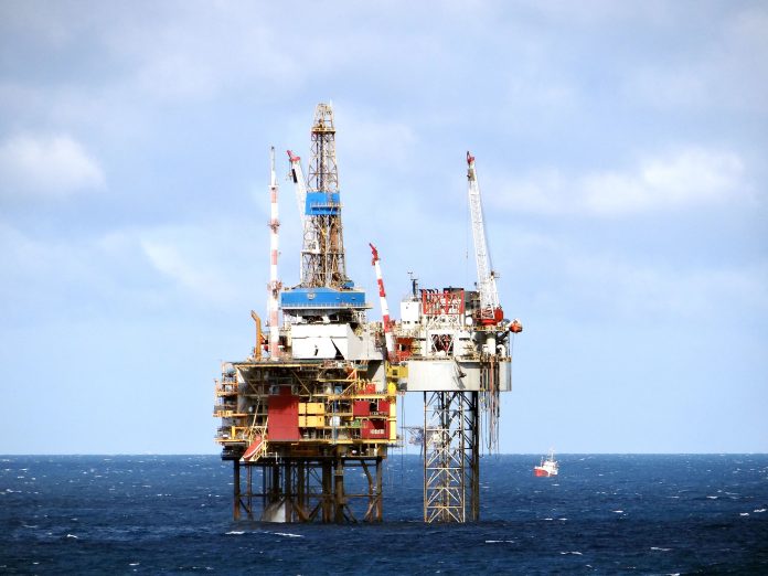 North Sea oil rig Photo: Gary Bembridge CC