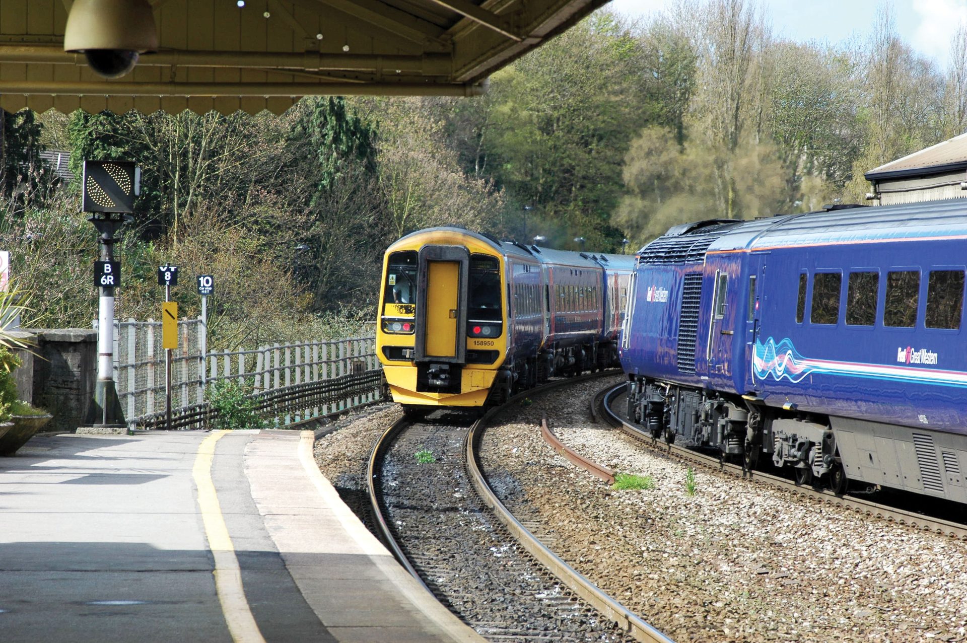 RMT: Nationwide rail strike looms - resist pay cuts and job losses ...