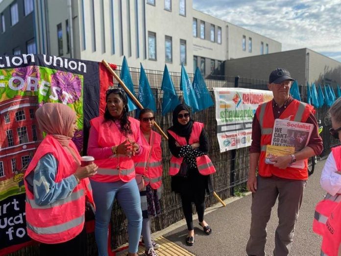 Picket line outside Walthamstow Primary Academy, May 2022