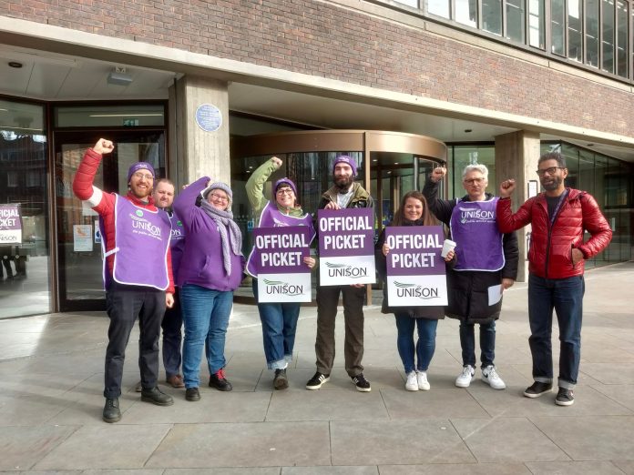 University support workers on strike. Photo: Hugo Pierre University support workers on strike. Photo: Hugo Pierre