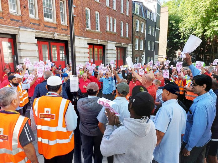 Mount Pleasant gate meeting. Photo: Rob W