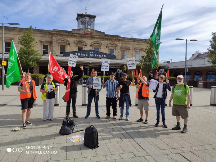 RMT strikers in Reading. Photo: Neil Adams RMT strikers in Reading. Photo: Neil Adams