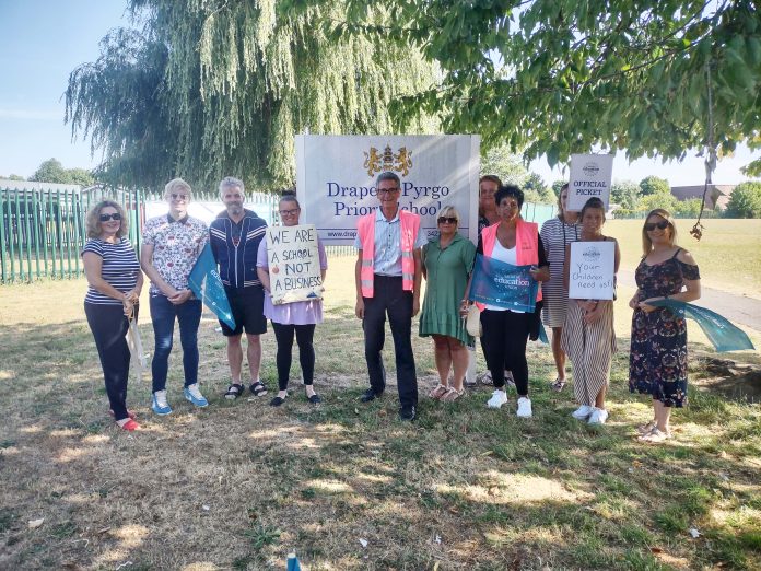 Drapers Pyrgo school picket line. Photo: James Ivens