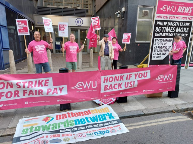 CWU strikers, London, 29.7.22, photo by Rob Williams