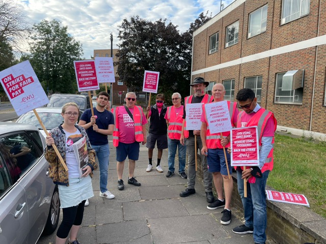 CWU picket line in Northolt, 29.7.22