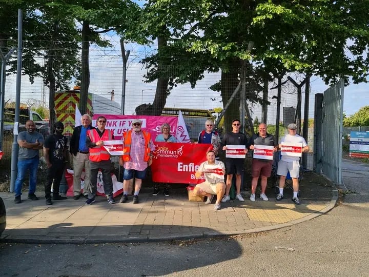 CWU picket line in Enfield, 29.7.22